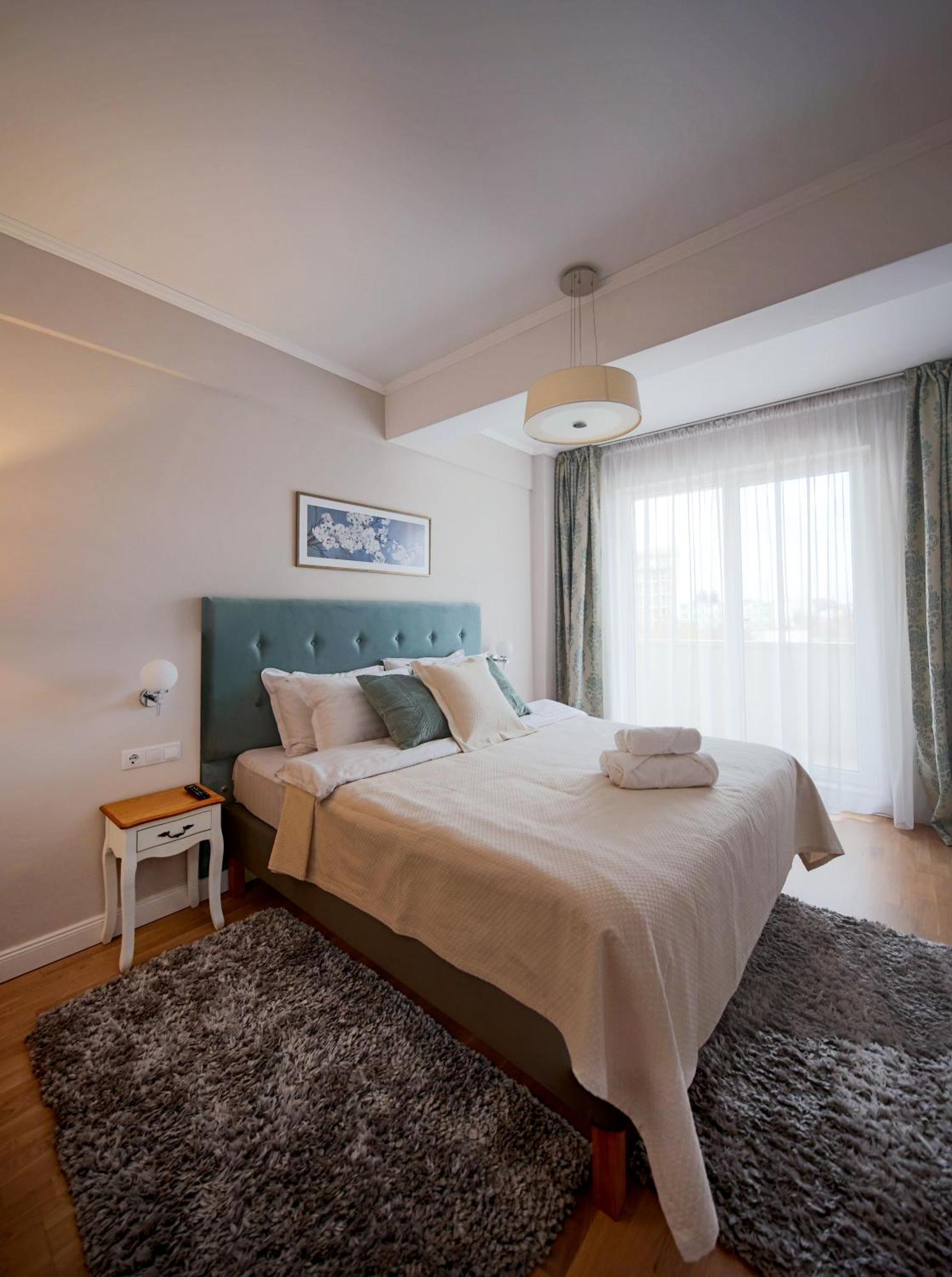 קלוז'-נאפוקה Stylish Condo - Parking And Balcony מראה חיצוני תמונה