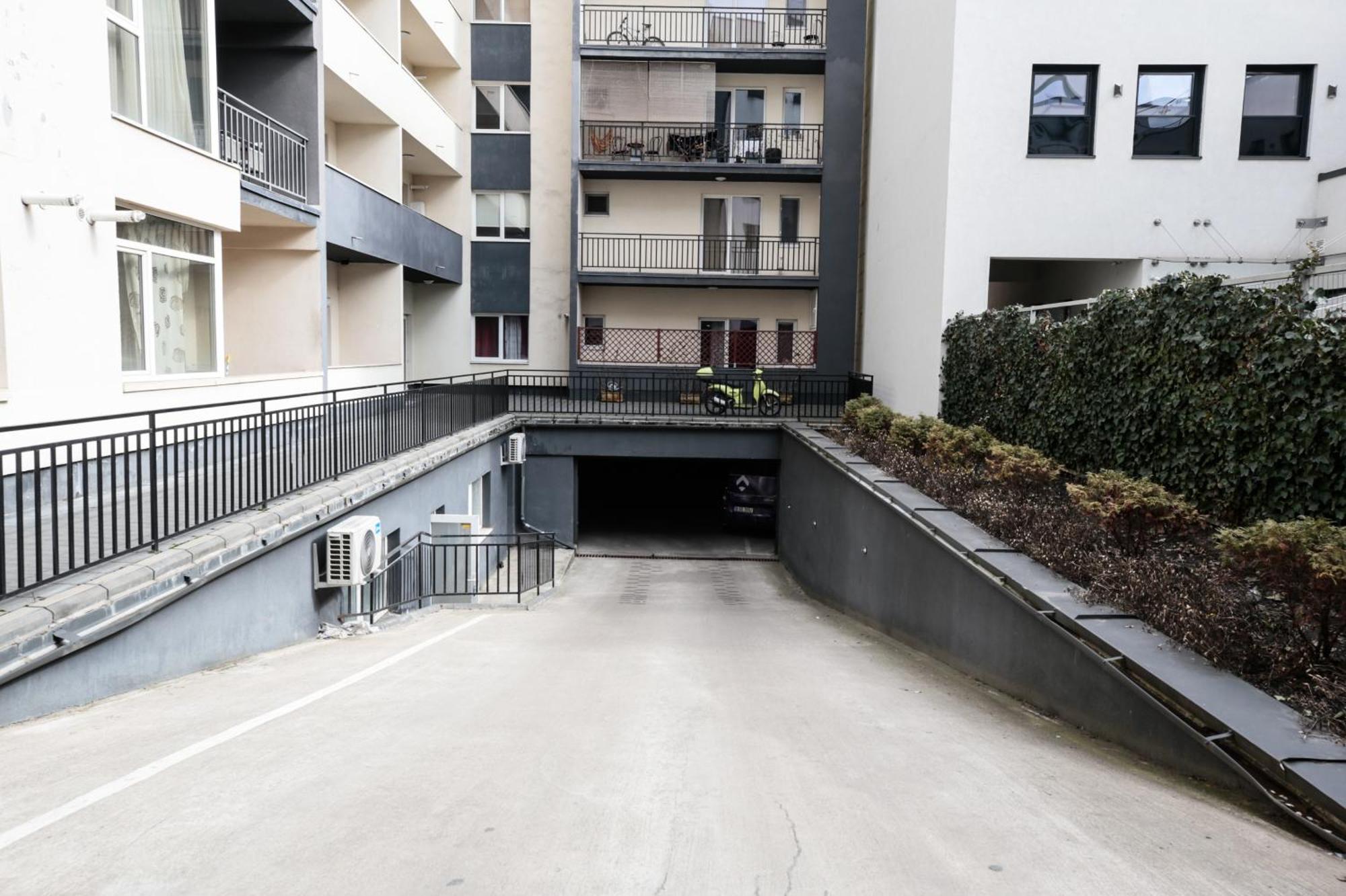 קלוז'-נאפוקה Stylish Condo - Parking And Balcony מראה חיצוני תמונה