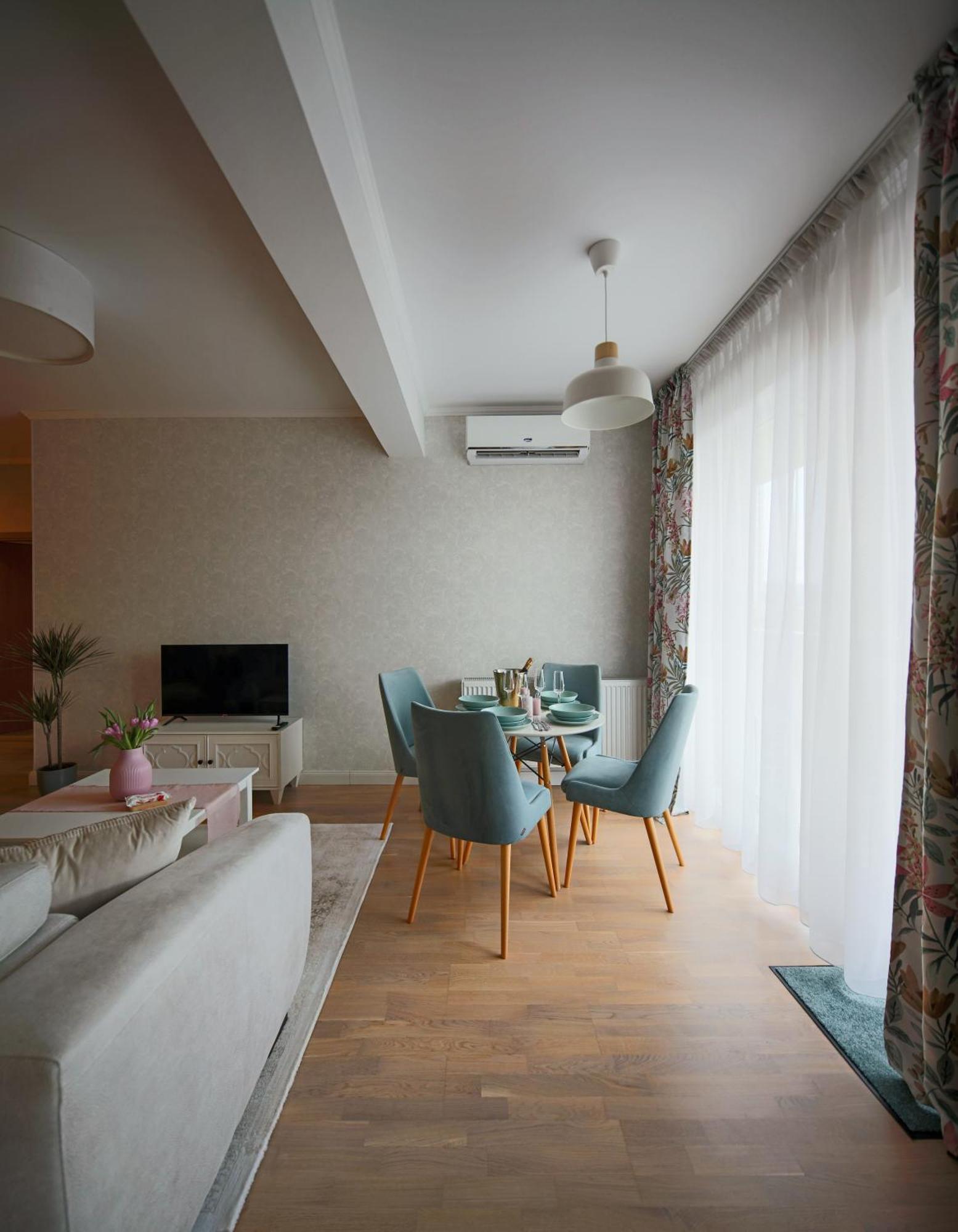 קלוז'-נאפוקה Stylish Condo - Parking And Balcony מראה חיצוני תמונה
