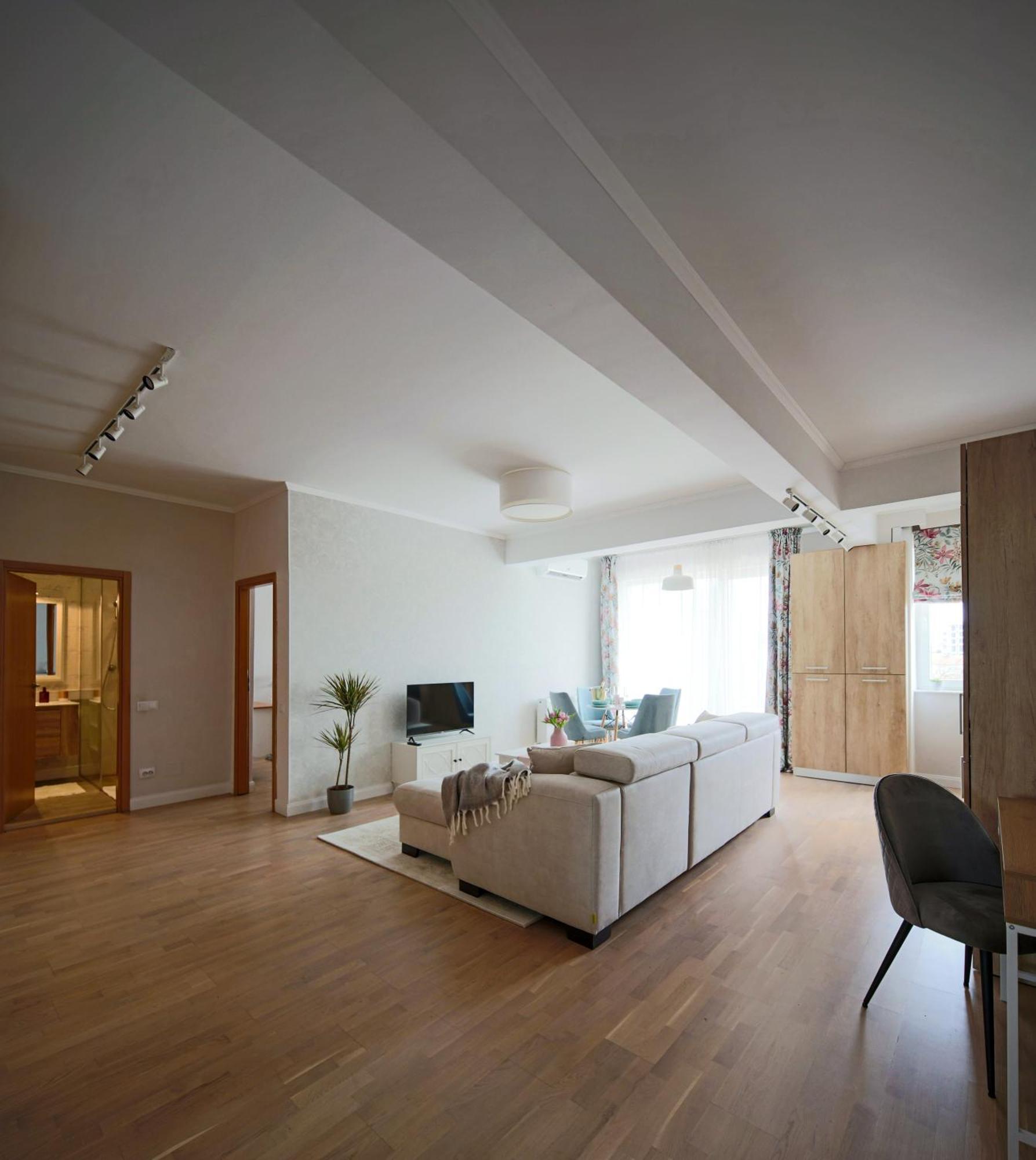 קלוז'-נאפוקה Stylish Condo - Parking And Balcony מראה חיצוני תמונה