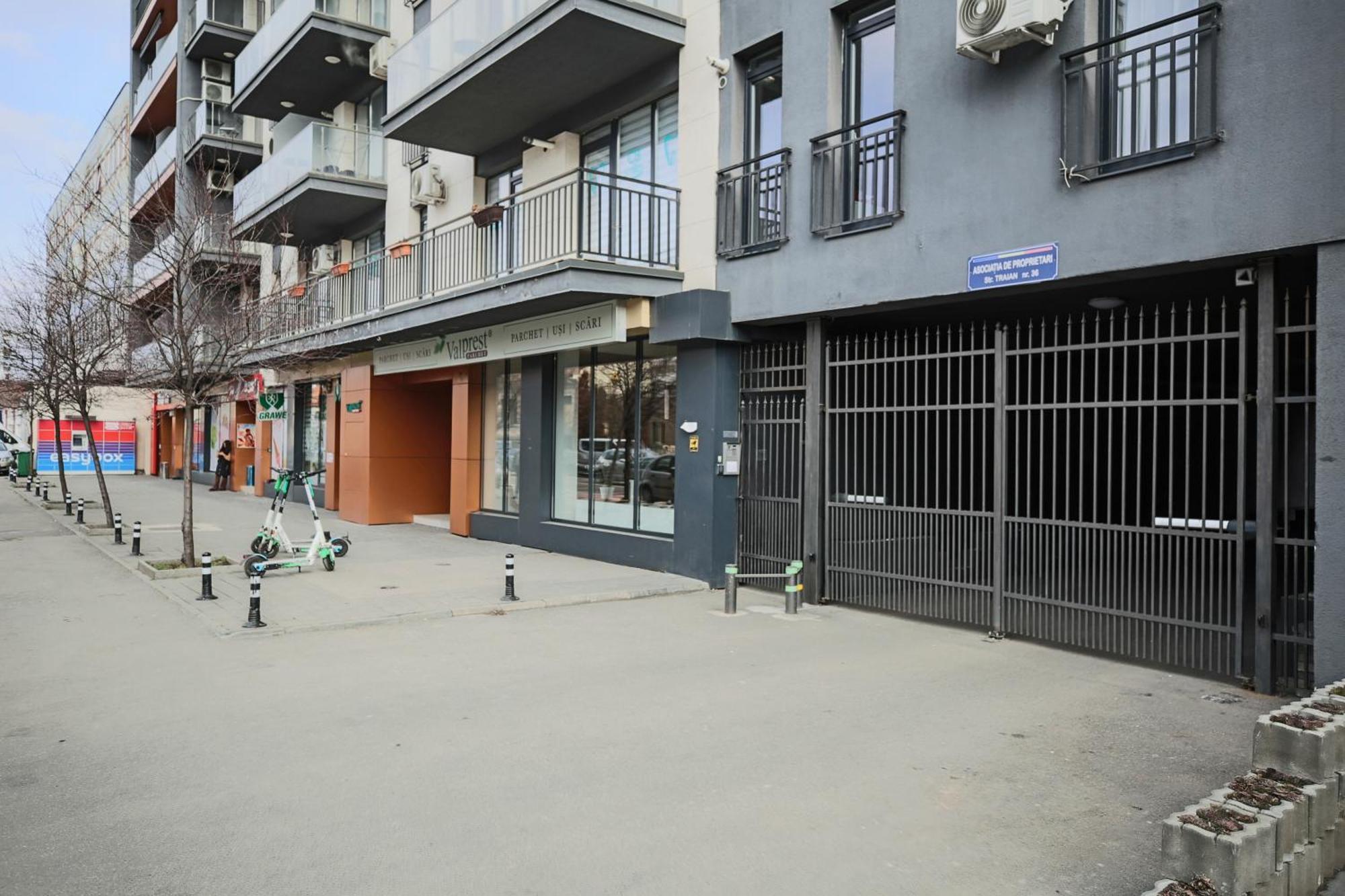 קלוז'-נאפוקה Stylish Condo - Parking And Balcony מראה חיצוני תמונה